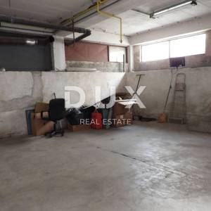 MATULJI, JUŠIĆI- hala / skladište / poslovni prostor 1100m2 na odličnoj lokaciji + okoliš 500m2 za najam