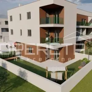Moderan jednosobni stan na top lokaciji u Puli s vrtom od 87 m2!