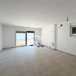 Moderna dvojna vila s bazenom, 3 spavaće 1,5 km do mora