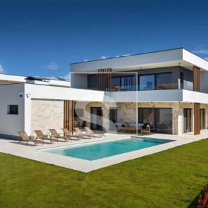 Moderna vila s 4 spavaće sobe, bazenom 1500 metra od mora