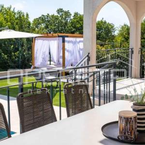 Moderna vila s bazenom u blizini mora – istočna Istra

