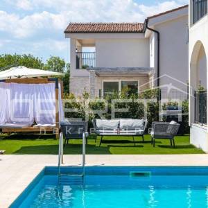 Moderna vila s bazenom u blizini mora – istočna Istra

