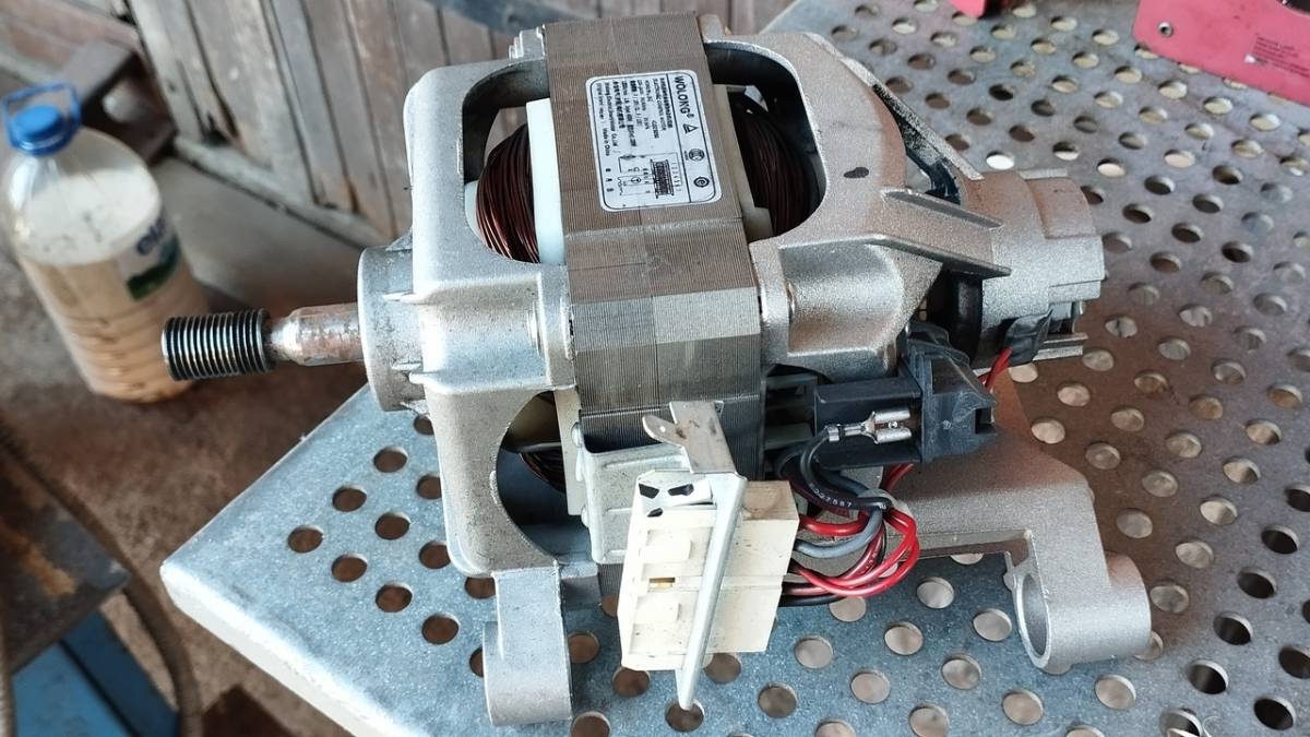 Motor perilice Candy