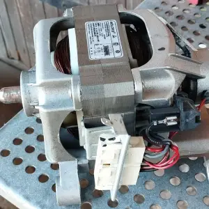 Motor perilice Candy