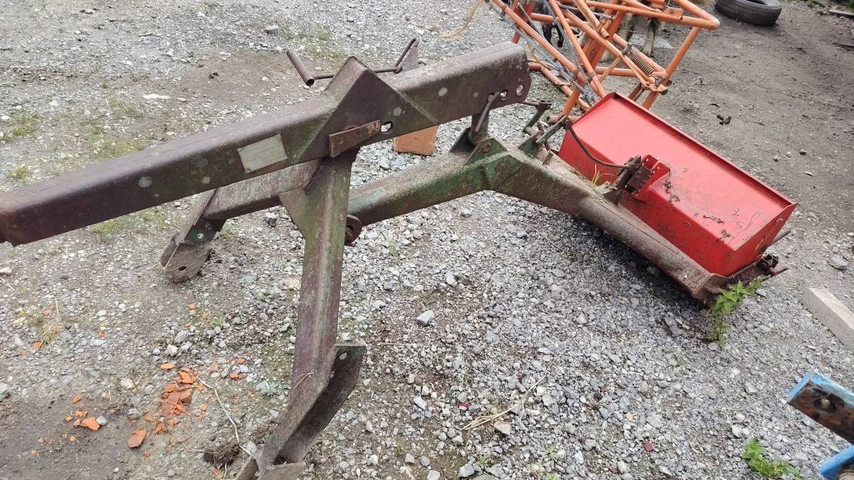 Naketni utovarivac