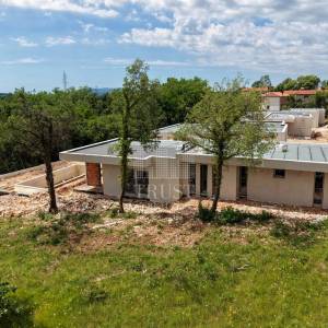 Nedešćina – Luksuzna premium vila s grijanim infinity bazenom