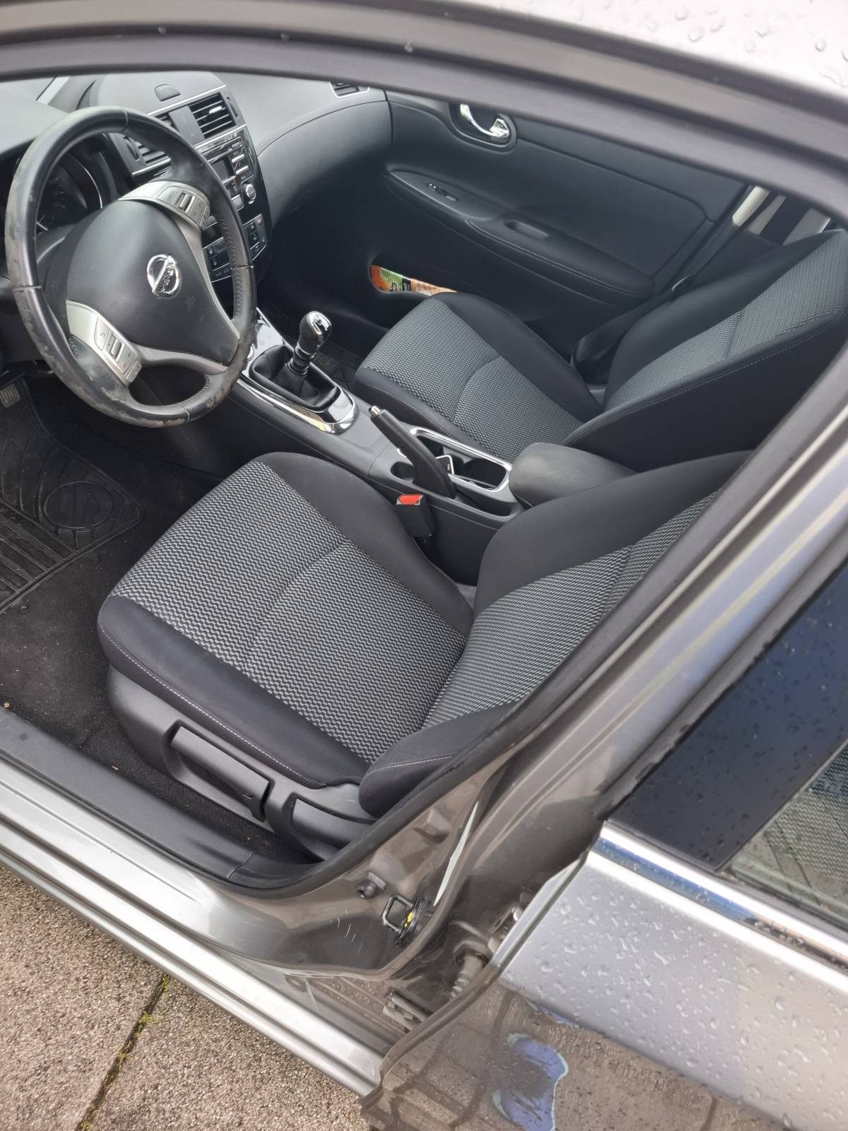 Nissan Pulsar 1,5 cdi odlicno stanje, 2017. prvi vlasnik, 24000km