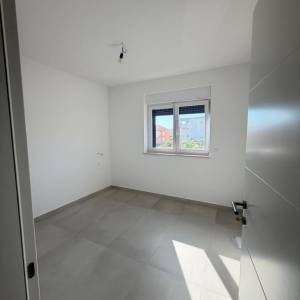 NOVALJA, PAG - Dvosobni apartman s vrtom