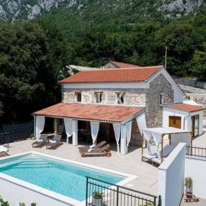 NOVI VINODOLSKI, BRIBIR - Kamena vila s bazenom