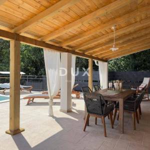 NOVI VINODOLSKI, BRIBIR - Kamena vila s bazenom