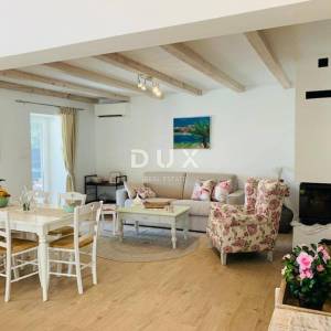 NOVI VINODOLSKI, BRIBIR - Kamena vila s bazenom
