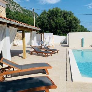 NOVI VINODOLSKI, BRIBIR - Kamena vila s bazenom