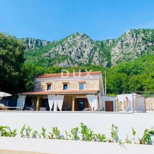 NOVI VINODOLSKI, BRIBIR - Kamena vila s bazenom