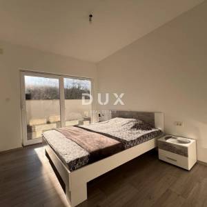 NOVI VINODOLSKI, KLENOVICA- moderna villa 170 m2 s prekrasnim pogledom na more i bazenom + uređena okućnica 600