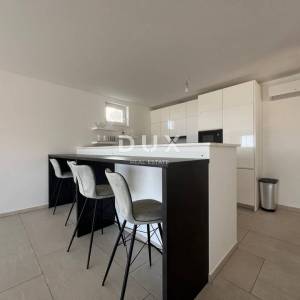 NOVI VINODOLSKI, KLENOVICA- moderna villa 170 m2 s prekrasnim pogledom na more i bazenom + uređena okućnica 600