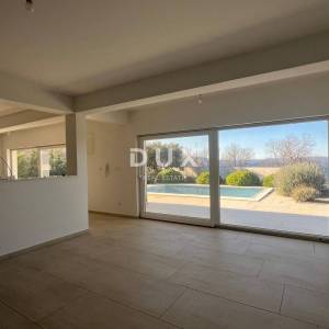 NOVI VINODOLSKI, KLENOVICA- moderna villa 170 m2 s prekrasnim pogledom na more i bazenom + uređena okućnica 600