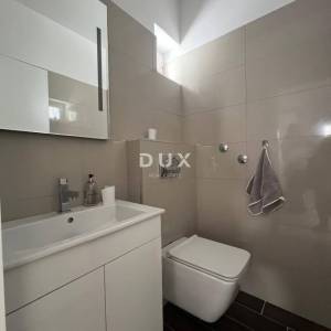 NOVI VINODOLSKI, KLENOVICA- moderna villa 170 m2 s prekrasnim pogledom na more i bazenom + uređena okućnica 600