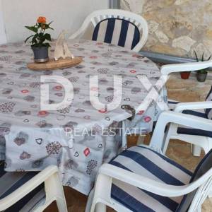 NOVI VINODOLSKI - kuća u mirnom predjelu s 5 apartmana