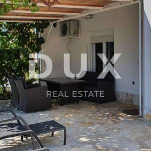 NOVI VINODOLSKI - kuća u mirnom predjelu s 5 apartmana