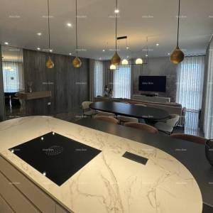 NOVIGRAD, LUKSUZNI PENTHOUSE S PANORAMSKIM POGLEDOM NA MORE