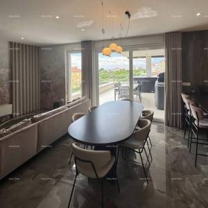 NOVIGRAD, LUKSUZNI PENTHOUSE S PANORAMSKIM POGLEDOM NA MORE