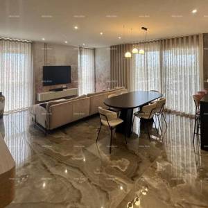 NOVIGRAD, LUKSUZNI PENTHOUSE S PANORAMSKIM POGLEDOM NA MORE