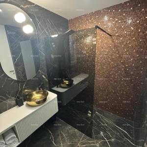 NOVIGRAD, LUKSUZNI PENTHOUSE S PANORAMSKIM POGLEDOM NA MORE