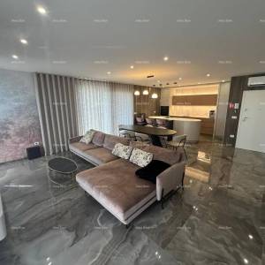 NOVIGRAD, LUKSUZNI PENTHOUSE S PANORAMSKIM POGLEDOM NA MORE