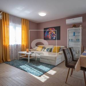 Novigrad, prizemnica s bazenom, 2. spavaće sobe blizu mora