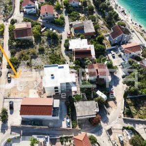 Novogradnja Ražanj, 70 m od mora, stan s balkonom i pogledom