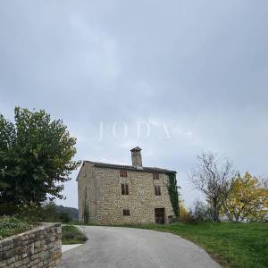 Obnovljena kamena istarska kuća sa prekrasnim panoramskim pogledom,BUJE okolica