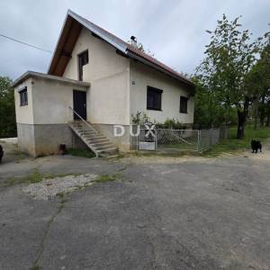 OGULIN, TOUNJ - samostojeća kuća s 2 pomoćna objekta odmah do rijeke + okućnica 5000m2