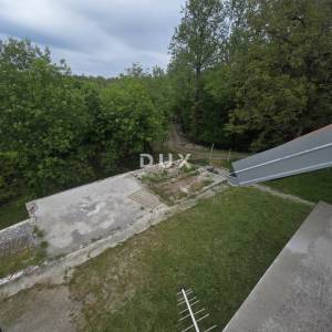 OGULIN, TOUNJ - samostojeća kuća s 2 pomoćna objekta odmah do rijeke + okućnica 5000m2
