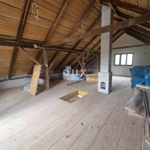 OGULIN, TOUNJ - samostojeća kuća s 2 pomoćna objekta odmah do rijeke + okućnica 5000m2