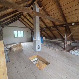OGULIN, TOUNJ - samostojeća kuća s 2 pomoćna objekta odmah do rijeke + okućnica 5000m2