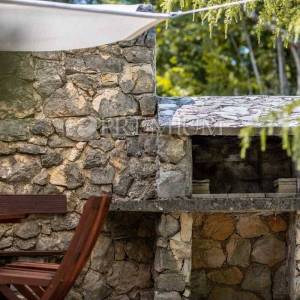 Okolica Dobrinja, samostojeća kuća s okućnicom!