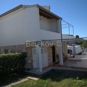 Okolica Trogira, samostojeća kuća u blizini mora, prodaja