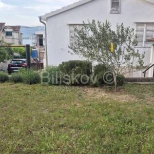 Okolica Trogira, samostojeća kuća u blizini mora, prodaja