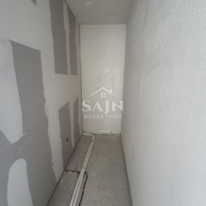 Okrug Gornji – Dvosoban stan, lift, garaža S12