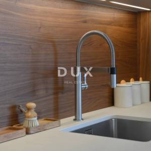 OPATIJA, CENTAR - dizajnerski penthouse s jacuzzijem i pogledom na more