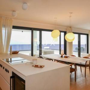 OPATIJA, CENTAR - dizajnerski penthouse s jacuzzijem i pogledom na more
