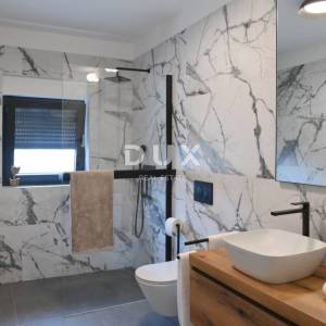 OPATIJA, CENTAR - dizajnerski penthouse s jacuzzijem i pogledom na more