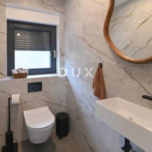 OPATIJA, CENTAR - dizajnerski penthouse s jacuzzijem i pogledom na more