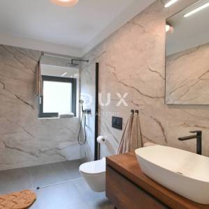 OPATIJA, CENTAR - dizajnerski penthouse s jacuzzijem i pogledom na more