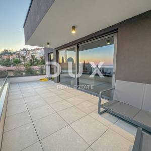 OPATIJA, CENTAR - ekskluzivni penthouse s pogledom, bazenom i garažom