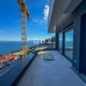 OPATIJA, CENTAR – luksuzan penthouse s panoramskim pogledom na more i garažom, top lokacija