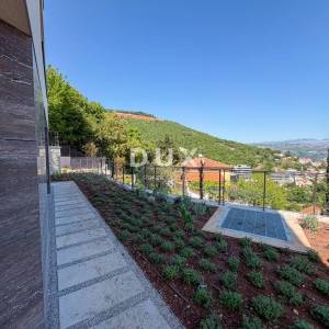 OPATIJA, CENTAR - novogradnja luksuznog standarda u Opatiji s garažom, vlastitim vrtom, vrhunski stan