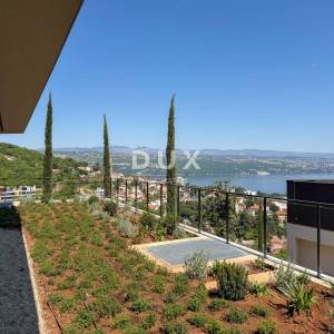 OPATIJA, CENTAR - novogradnja luksuznog standarda u Opatiji s garažom, vlastitim vrtom, vrhunski stan