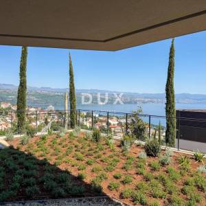 OPATIJA, CENTAR - novogradnja luksuznog standarda u Opatiji s garažom, vlastitim vrtom, vrhunski stan