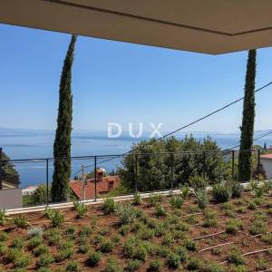 OPATIJA, CENTAR - novogradnja luksuznog standarda u Opatiji s garažom, vlastitim vrtom, vrhunski stan